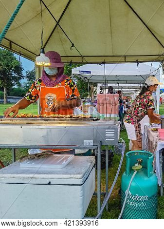 Kanchanaburi,thailand - September 12, 2020: Unidentified People Protect Yourself From Germs By Weari