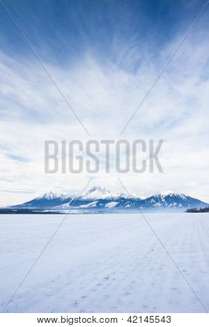 Pohled na horské vrcholy a sněhu v zimním období, Vysoké Tatry