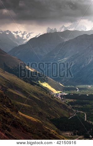 Кавказские горы, Россия