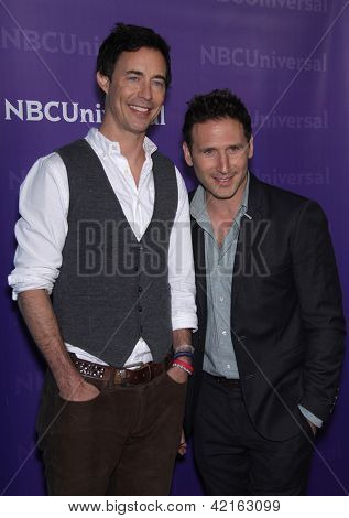 LOS ANGELES - JAN 06: TOM CAVANAGH & MARK FEUERSTEIN ankommer til TCA vinter presse Tour 2012: NBC Pa