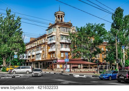Kherson, Ukraine - July 22, 2020: View Of An Apartment Building With A Rotunda On The Roof At Inters