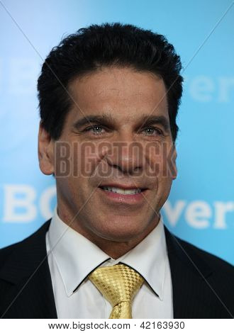 LOS ANGELES - JAN 06: LOU FERRIGNO Ankunft auf TCA Winter Press Tour 2012: NBC-Party am Januar 06