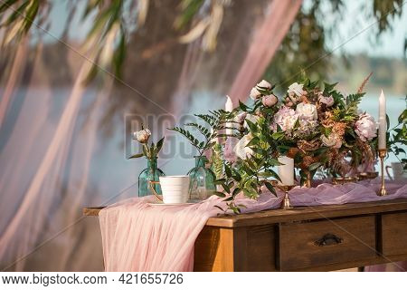 Beautiful Wedding Decor. Roses Vintage Style. Wedding Floristics Decoration