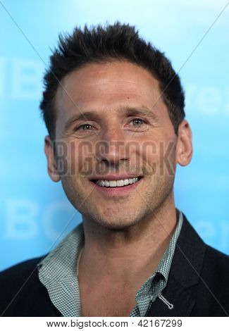 LOS ANGELES - JAN 06: MARK FEUERSTEIN ankommer til TCA vinter presse Tour 2012: NBC part på januar