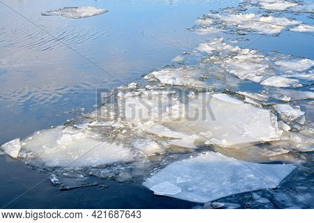 Ice Floes On The River Elbe Near Magdeburg In Germany In Winter