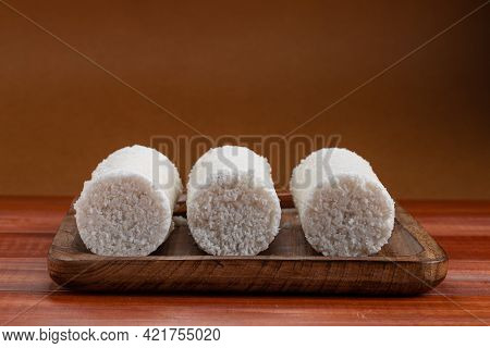 White Raw Rice Puttu/pittu_wooden Background