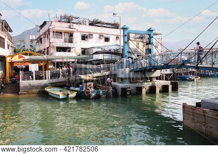 Hong Kong-apr. 11, 2011: Tai Chung Bridge Marks The Entrance To Tai O, A Fishing Town On Lantau Isla