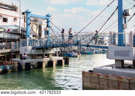 Hong Kong-apr. 11, 2011: Tai Chung Bridge Marks The Entrance To Tai O, A Fishing Town On Lantau Isla