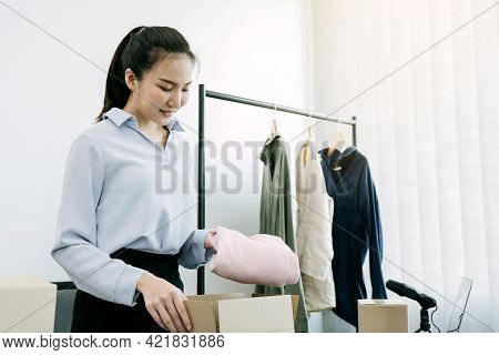 Asian Entrepreneur Is Preparing Her Clothes That Can Be Sold In Paper Boxes For Delivery To Customer