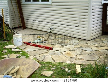 Patio lastricato in costruzione