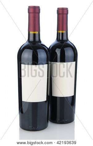Zwei Cabernet-Sauvignon-Flaschen auf weiß mit Reflektion. Flaschen wurden unbeschriftet bereit für Ihre de