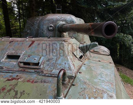 Mrakovica, Bosnia And Herzegovina-august 1, 2020:old Army Tank In Area Of Memorial Monument To The R