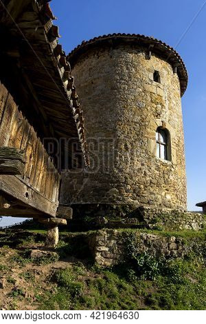 Bandujo, Spain - March 24, 2019: View Of The Mediaval Village Of Bandujo In Asturias Mountains. Nort