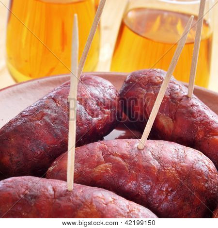 punainen espanjalainen chorizos palveli tapas