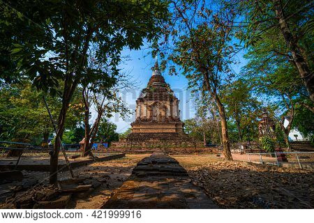 Wat Chet Yot Or Wat Photharam Maha Wihan, Seven Pagoda Temple It Is A Major Tourist Attraction In Ch