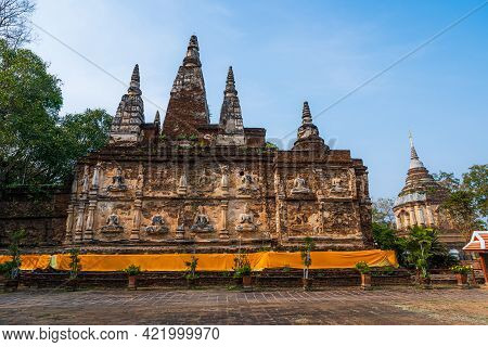 Wat Chet Yot Or Wat Photharam Maha Wihan, Seven Pagoda Temple It Is A Major Tourist Attraction In Ch