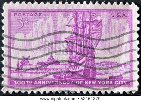 Usa - Circa 1953 : A Stamp Printed In The Usa Shows 300Th Anniversary Of New York City, Circa 1953