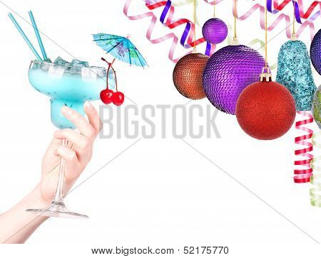 hand with alcohol cocktail