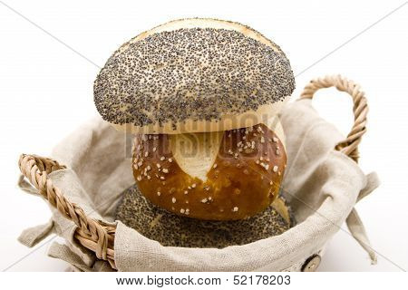 Lyes and poppy seed rolls