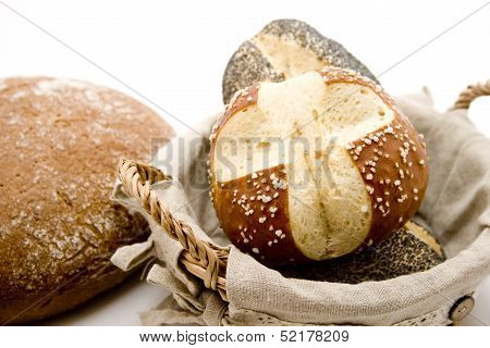 Lyes and poppy seed rolls