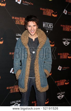 LOS ANGELES - OCT 10:  Devon Werkheiser at the 8th Annual LA Haunted Hayride Premiere Night at Griffith Park on October 10, 2013 in Los Angeles, CA