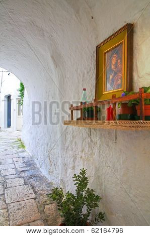 Alleyway. Monopoli. Puglia. Italy.