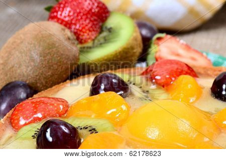 Cake from a shortcake dough with fruit