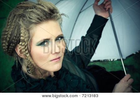žena s deštníkem