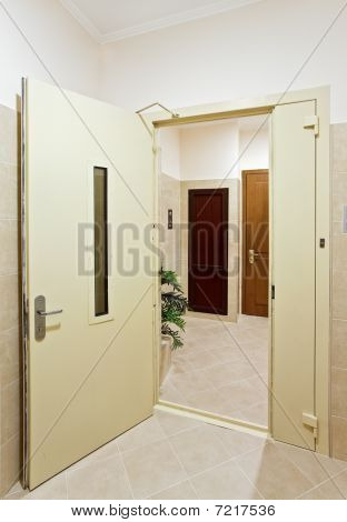 Interiér moderní hala Velká kolportážní otevřené dveře