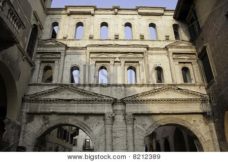 Porta Borsari ve Veroně