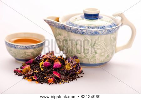 Tea composition with crockery and tea