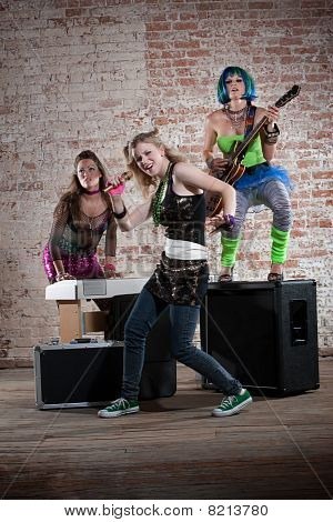Női Punk-Rock együttes