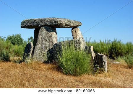 Dolmen Pedra da Orca in Gouveia