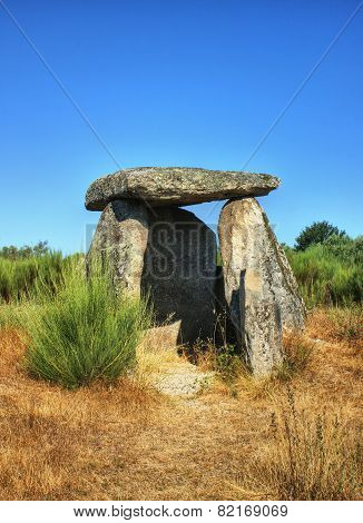 Dolmen Pedra da Orca in Gouveia