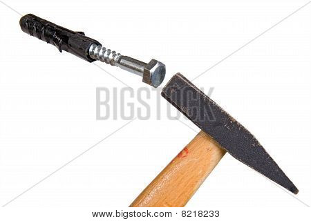 Skrue og dyvel med hammer