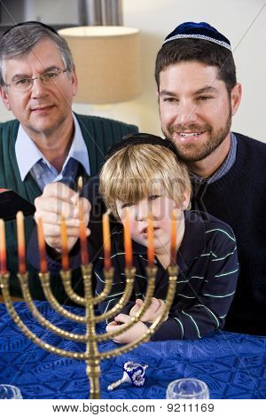 Iluminação de família judaica Chanukah Menorah