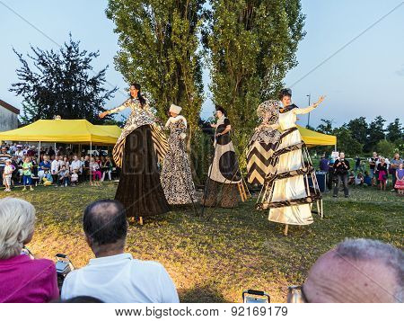People On Stilts Perform Romeo And Juliet  Wearing Carnival Costumes