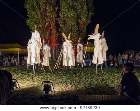 People On Stilts Perform Romeo And Juliet  Wearing Carnival Costumes