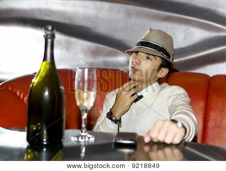 Joven Gangster en Cabaret