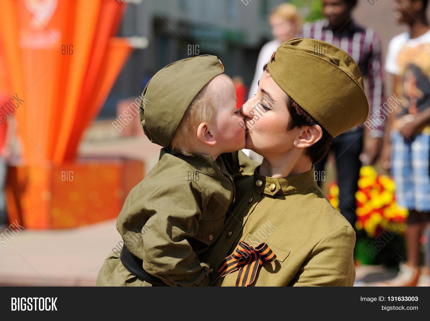 Day of kissing in Russia Day of kissing in Russia
