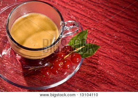 Caffè espresso con ribes su rosso Glasstable
