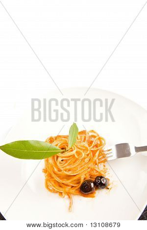 Spaghetti z oliwkami i pomidor sause - Pasta alla jak usmażyć