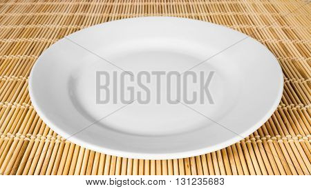 The Symbolic White Dishes On A Bamboo Litter