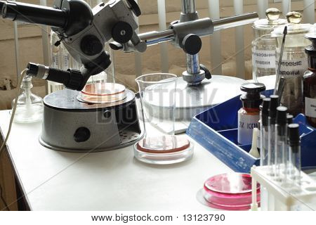 Equitpment de ciências médicas. Filmado em um laboratório.