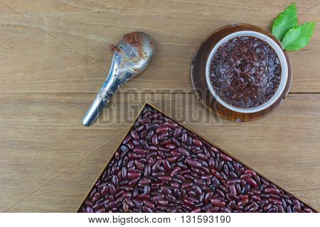 Red Bean Seeds Are Placed On The Wooden Floor.