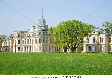 SAINT PETERSBURG, RUSSIA - MAY 20, 2014: The may sunny day in the old Imperial estate 