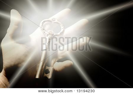 人类的手与旧的密钥