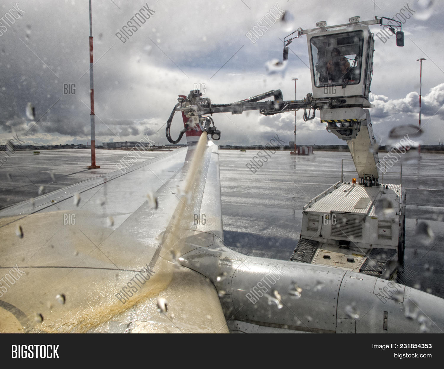 Deicing Aircraft Wing Image & Photo (Free Trial) Bigstock