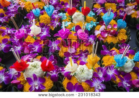 A Loy Krathong Flooting Candle Lanterns At A Market  In The City Of Bangkok In Thailand.  Thailand, 