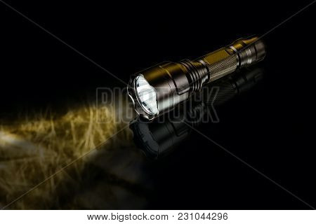 Black Anodized Aluminium Waterproof Tactical Flashlight
